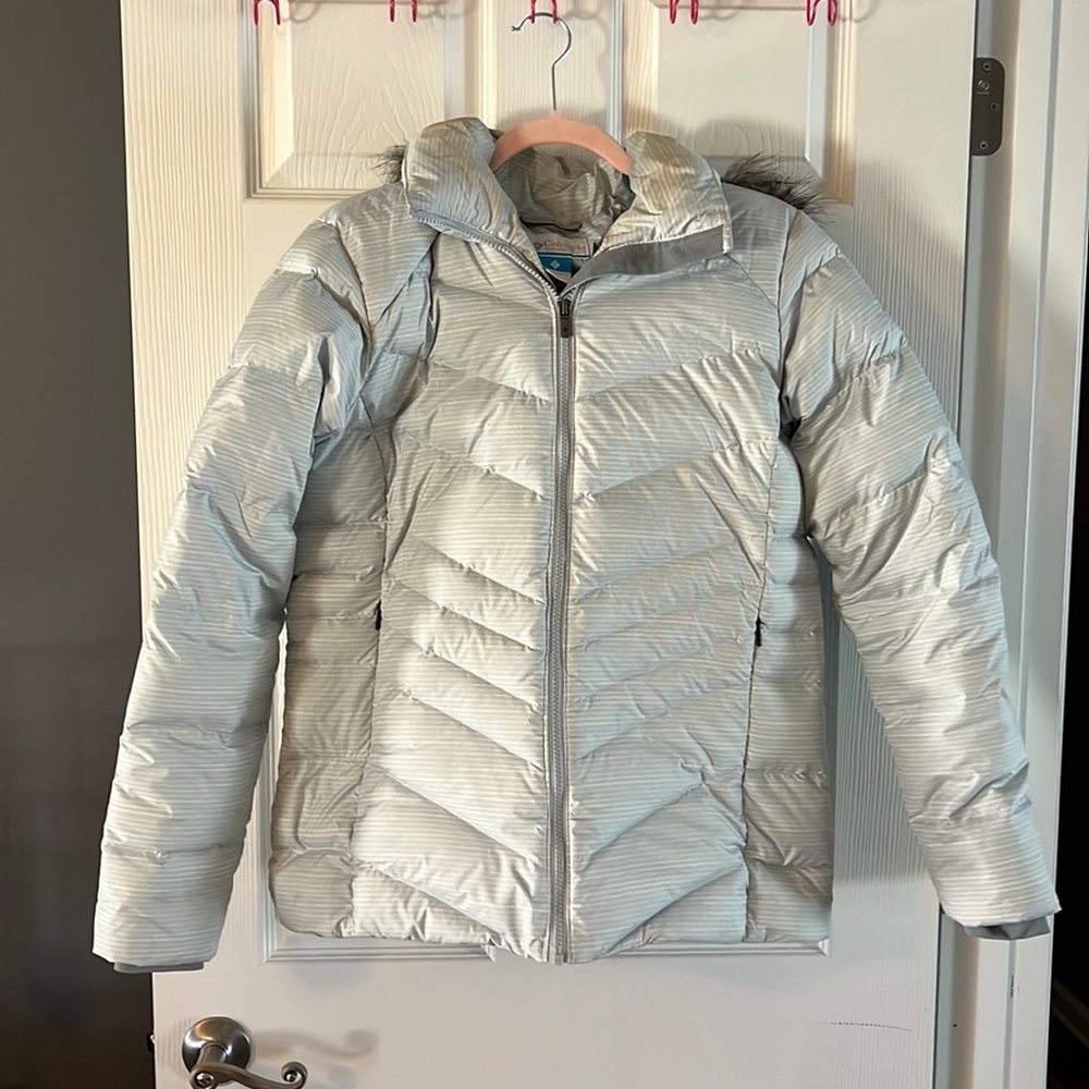Women’s Columbia puffer jacket with fur trim hood
